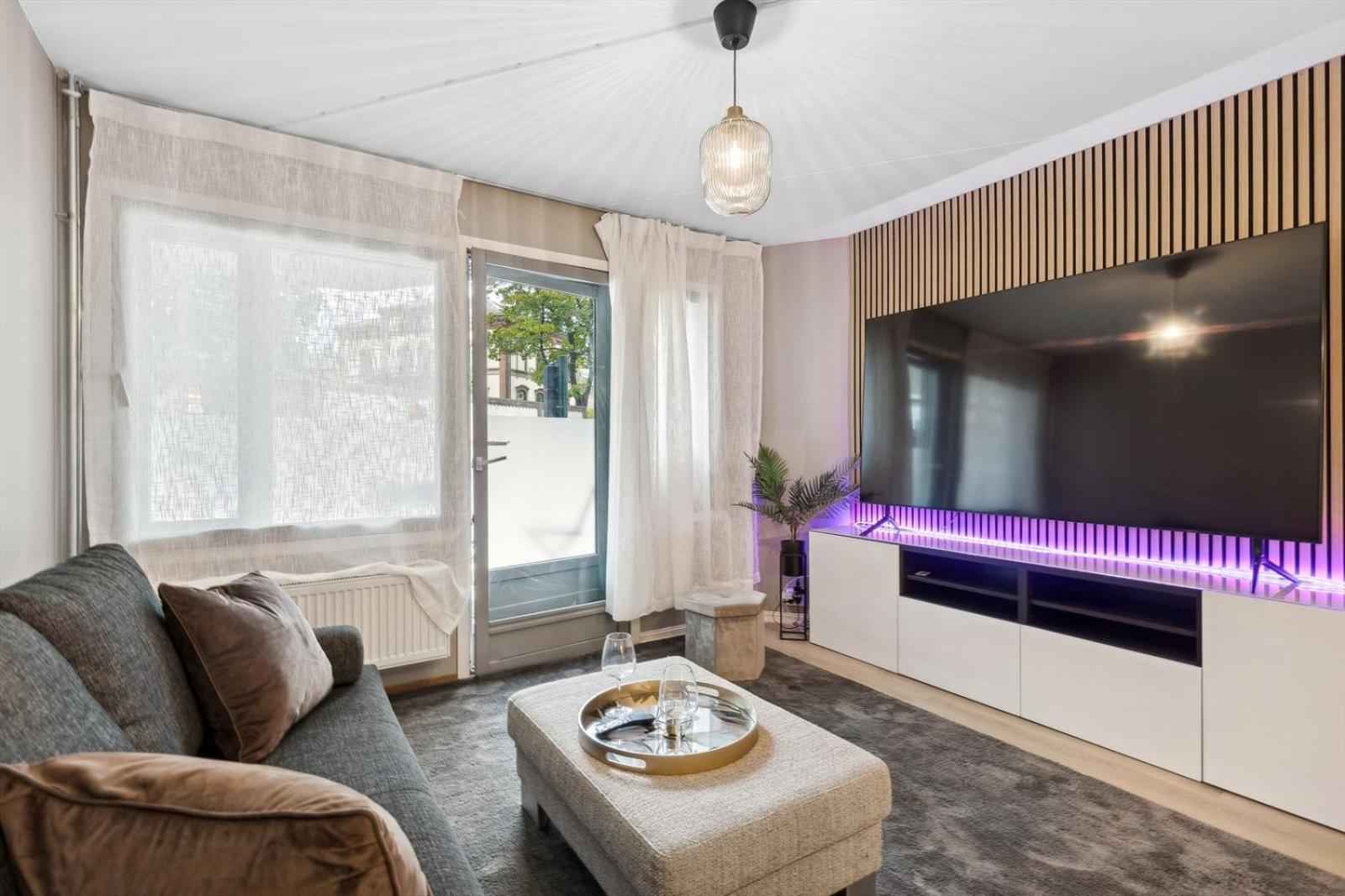 Luxurious Modern Room In Central Oslo - Eur 4K Expensive Bed And 82" Cinematic Tv Екстериор снимка