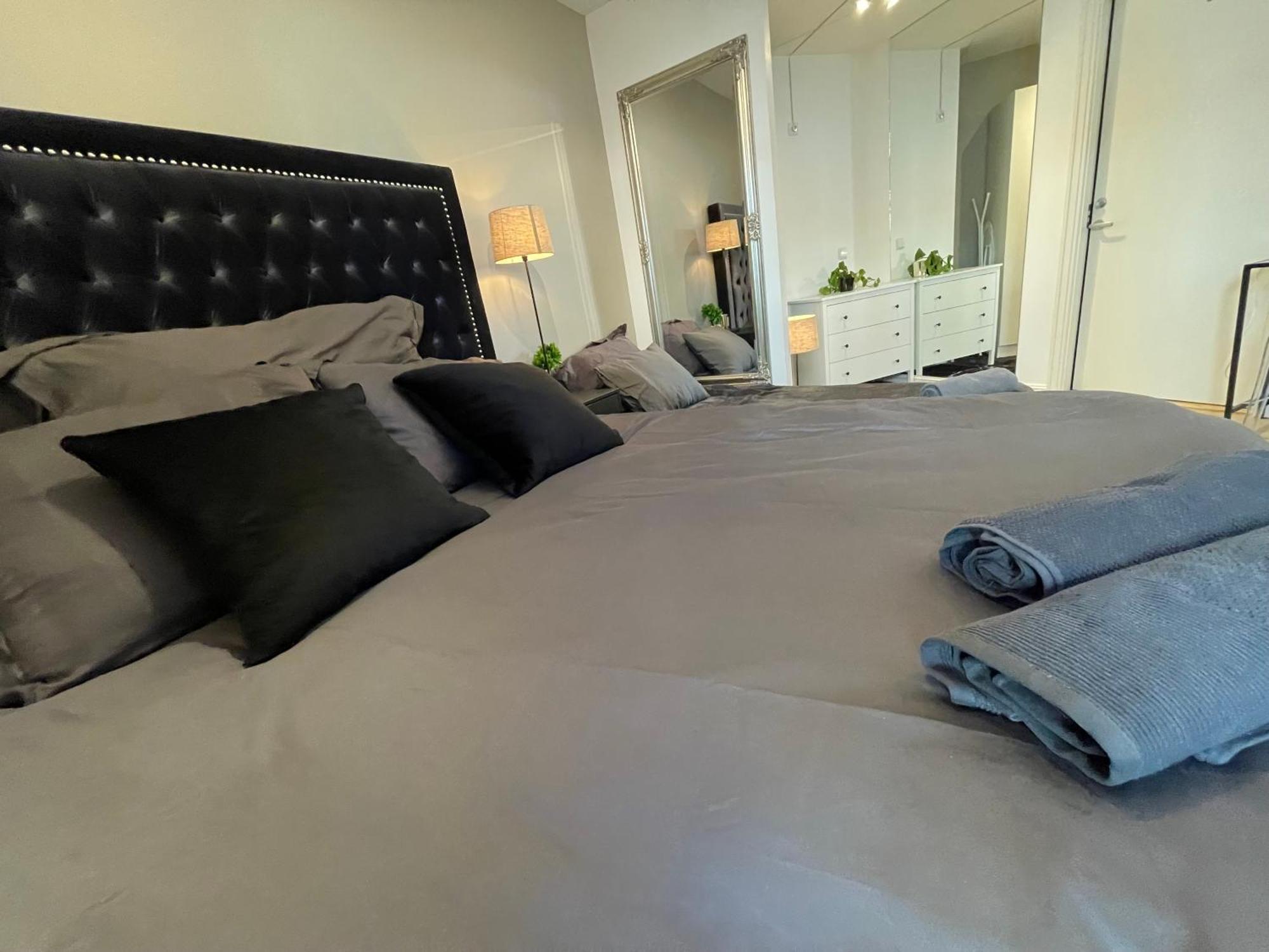 Luxurious Modern Room In Central Oslo - Eur 4K Expensive Bed And 82" Cinematic Tv Екстериор снимка