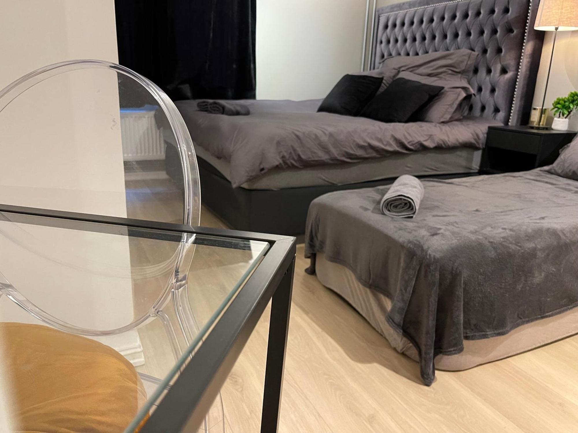Luxurious Modern Room In Central Oslo - Eur 4K Expensive Bed And 82" Cinematic Tv Екстериор снимка